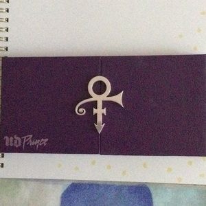 Urban decay eyeshadow palette.